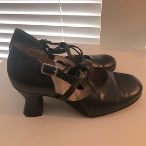 LaDuca Character Shoes in Elizabeth
